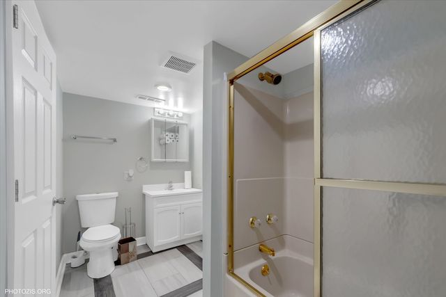 7246 N Meade Avenue, Chicago, IL 60646