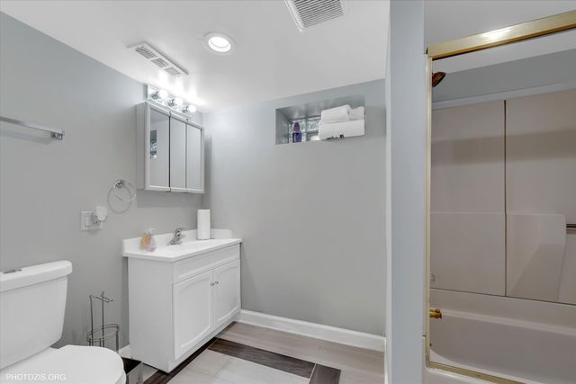 7246 N Meade Avenue, Chicago, IL 60646