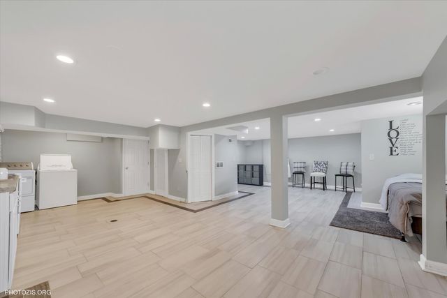 7246 N Meade Avenue, Chicago, IL 60646