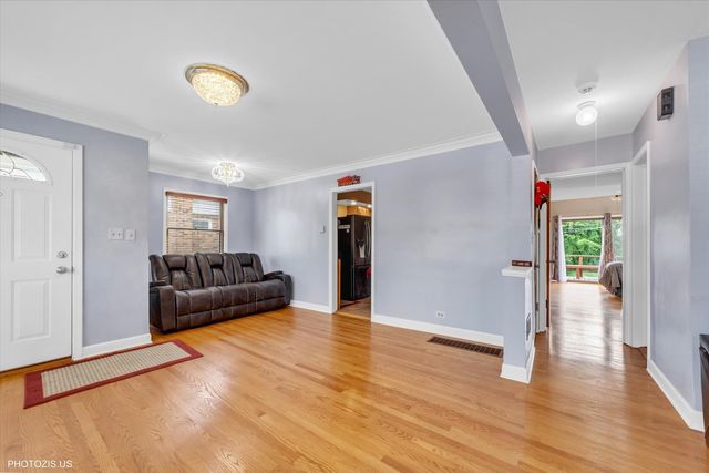 7246 N Meade Avenue, Chicago, IL 60646