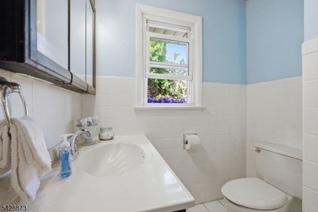5 Rhode St, Sayreville Boro, NJ 08872