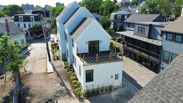 60 Franklin St 2, Somerville, MA 02145