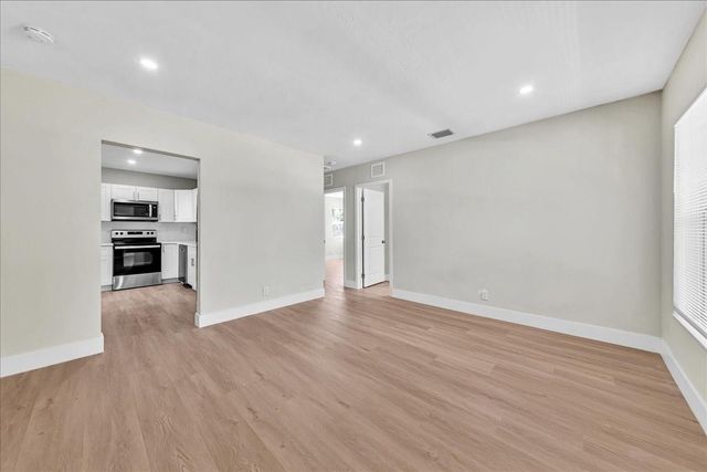 5324 NW 1st Ave, Oakland Park, FL 33309