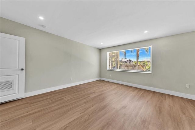 5324 NW 1st Ave, Oakland Park, FL 33309