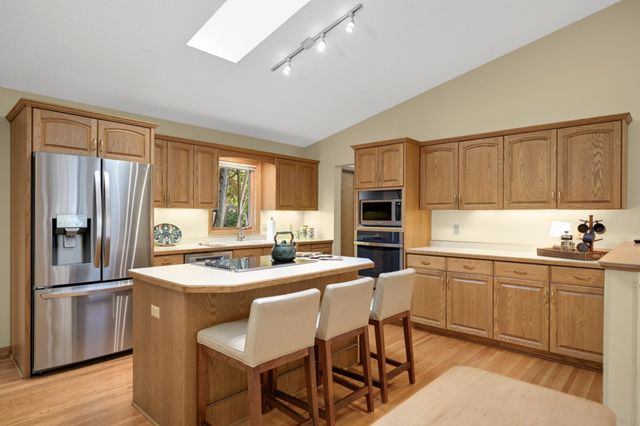 300 Kenmar Circle, Minnetonka, MN 55305