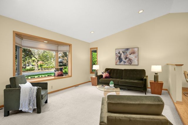 300 Kenmar Circle, Minnetonka, MN 55305