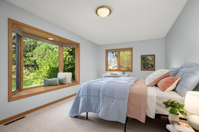 300 Kenmar Circle, Minnetonka, MN 55305