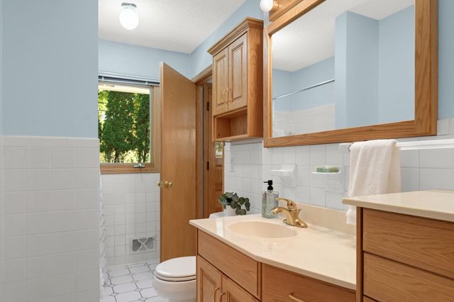 300 Kenmar Circle, Minnetonka, MN 55305