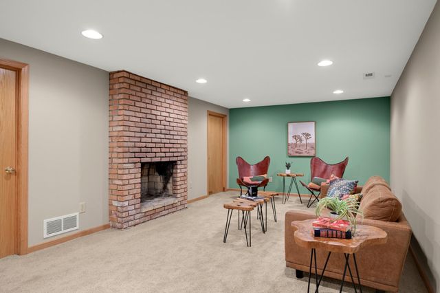 300 Kenmar Circle, Minnetonka, MN 55305