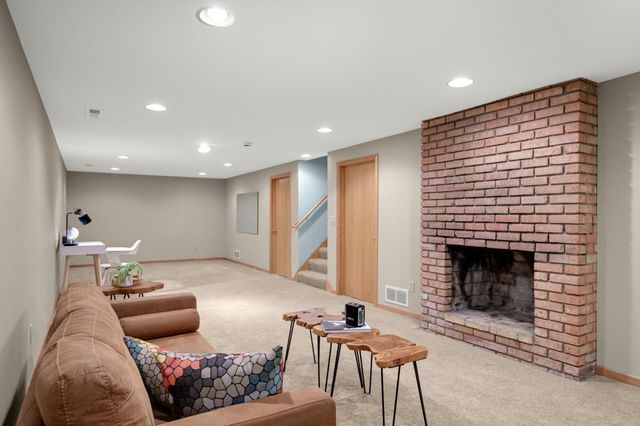 300 Kenmar Circle, Minnetonka, MN 55305