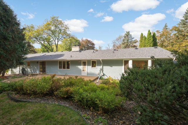 300 Kenmar Circle, Minnetonka, MN 55305