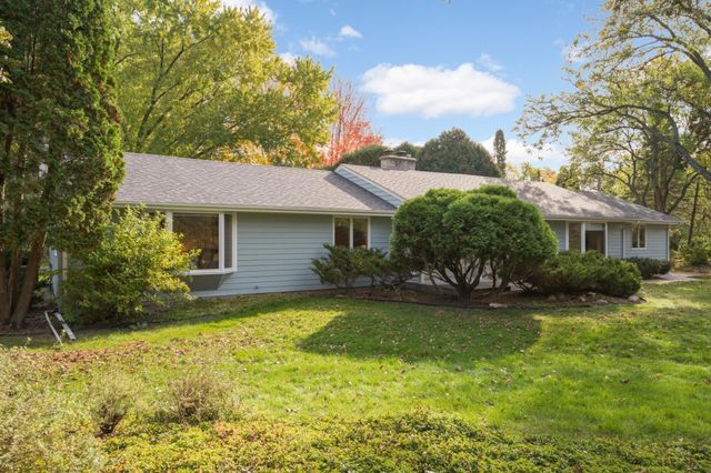 300 Kenmar Circle, Minnetonka, MN 55305