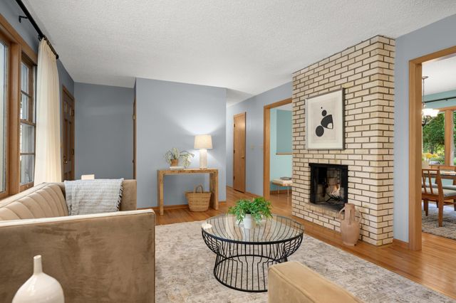 300 Kenmar Circle, Minnetonka, MN 55305
