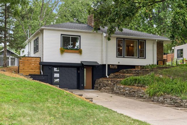 3037 Kyle Avenue N, Golden Valley, MN 55422