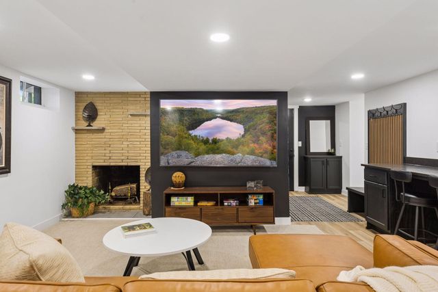 3037 Kyle Avenue N, Golden Valley, MN 55422