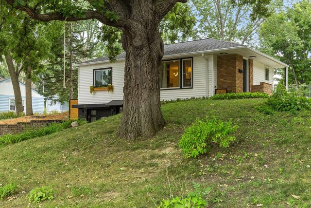 3037 Kyle Avenue N, Golden Valley, MN 55422