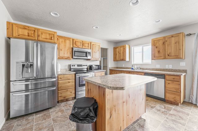 437 TOPAZ DR, Santaquin, UT 84655