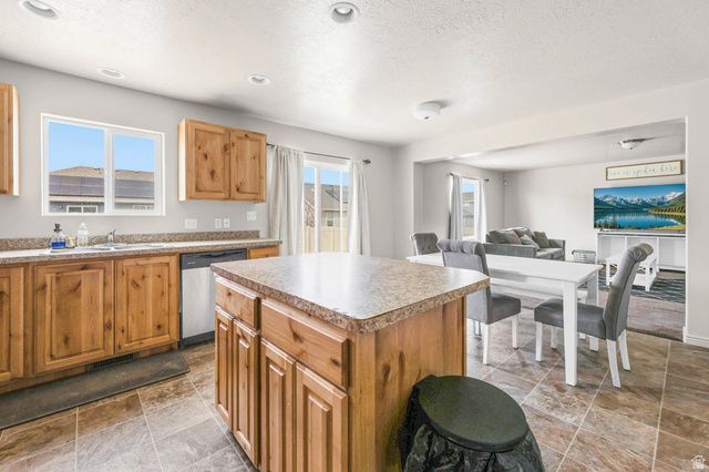 437 TOPAZ DR, Santaquin, UT 84655