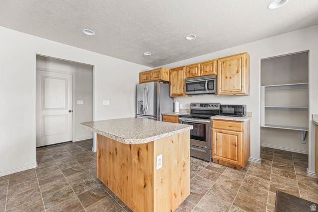 437 TOPAZ DR, Santaquin, UT 84655