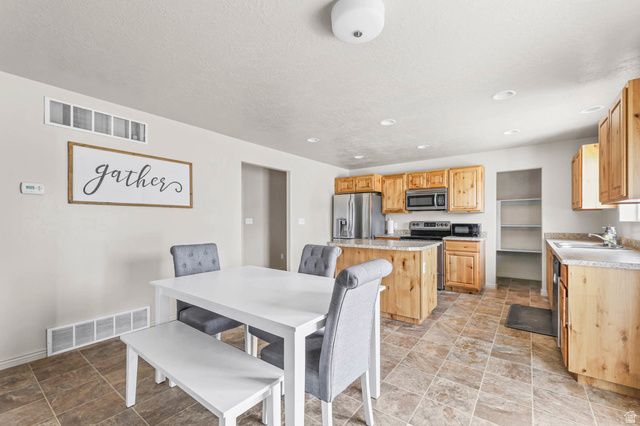 437 TOPAZ DR, Santaquin, UT 84655