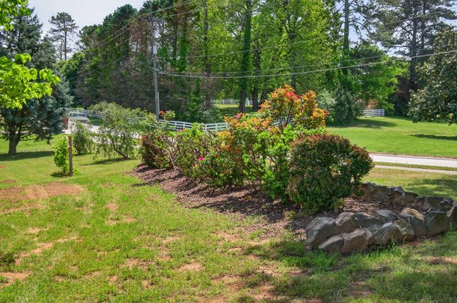 5696 Edgmon Road, Ooltewah, TN 37363