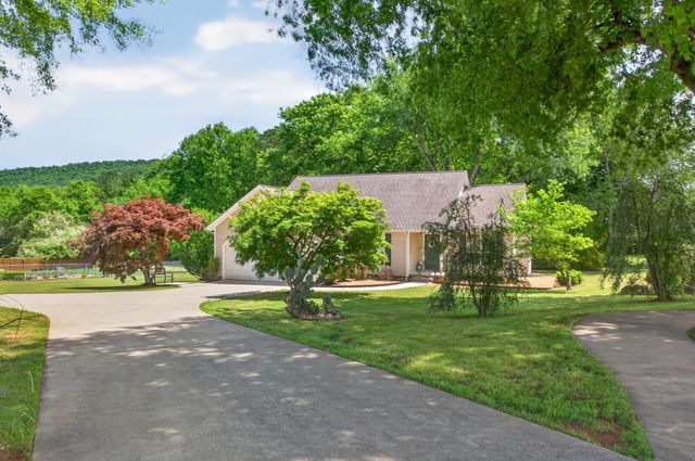 5696 Edgmon Road, Ooltewah, TN 37363