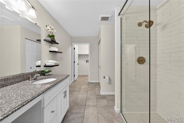 16275 Rose Wreath Lane, Florissant, MO 63034