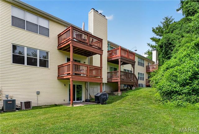 16275 Rose Wreath Lane, Florissant, MO 63034