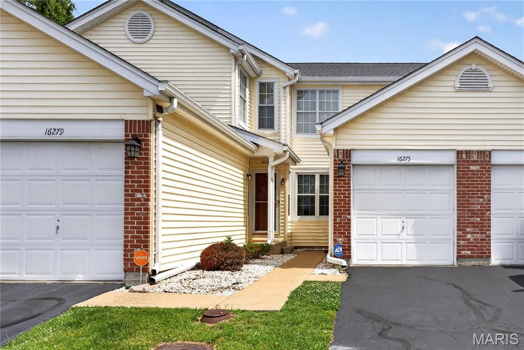 16275 Rose Wreath Lane, Florissant, MO 63034