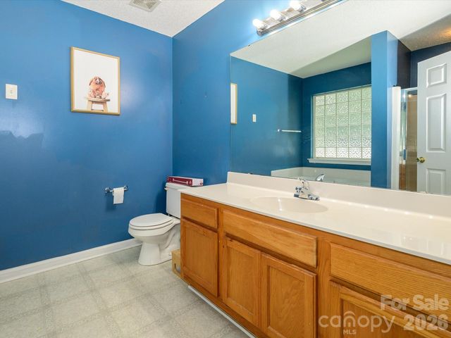 4821 Renfrew Drive, Concord, NC 28027