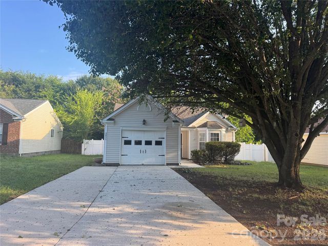 4821 Renfrew Drive, Concord, NC 28027