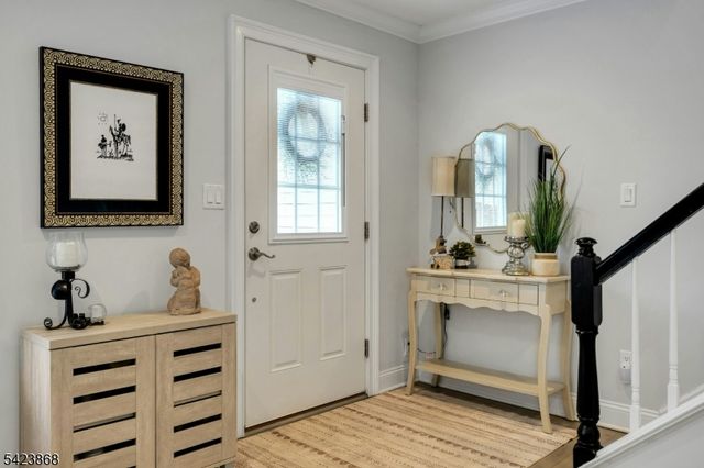 8 Pembroke Dr, Mendham Boro, NJ 07945