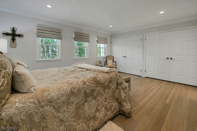 8 Pembroke Dr, Mendham Boro, NJ 07945