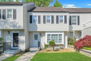 8 Pembroke Dr, Mendham Boro, NJ 07945