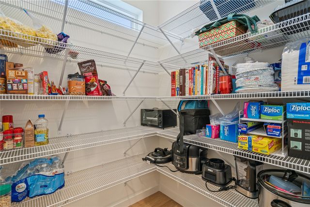 2406 Royal Oak Ridge, Marion, IA 52302