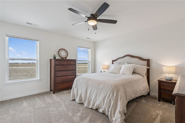 2406 Royal Oak Ridge, Marion, IA 52302