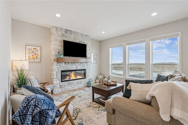 2406 Royal Oak Ridge, Marion, IA 52302