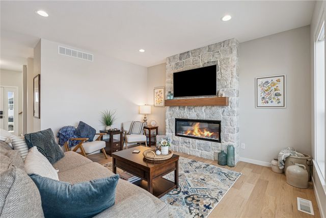 2406 Royal Oak Ridge, Marion, IA 52302