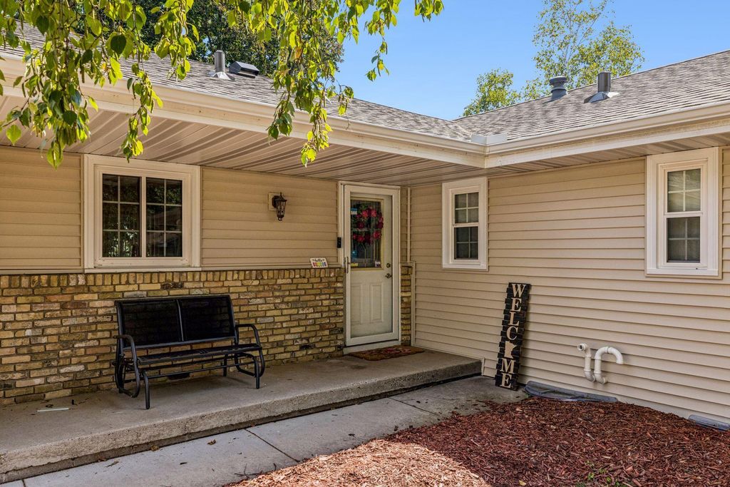 95 15th Avenue SW, New Brighton, MN 55112 — photo 2