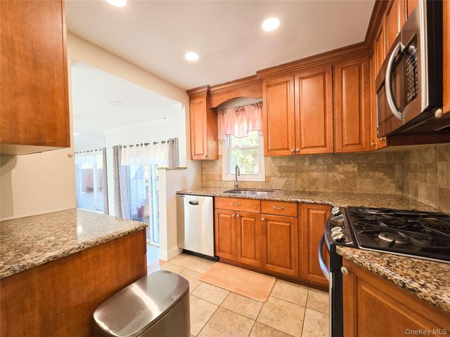 43 Fort Hill Road, Huntington, NY 11743