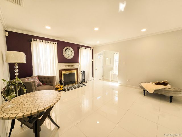 43 Fort Hill Road, Huntington, NY 11743