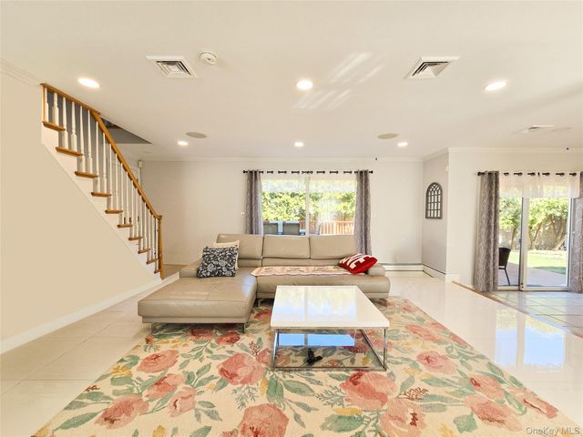 43 Fort Hill Road, Huntington, NY 11743