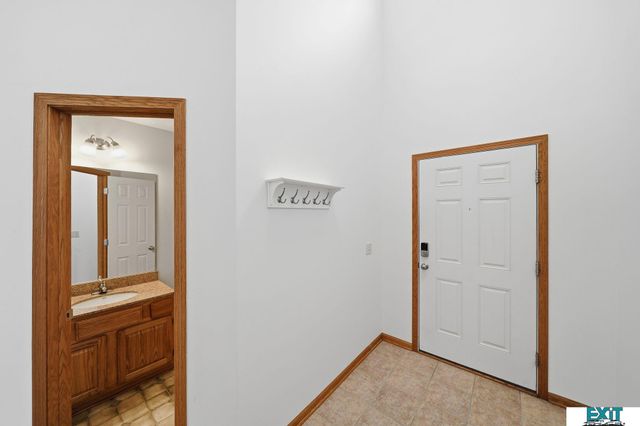 2514 Cedar Cove Road, Lincoln, NE 68507