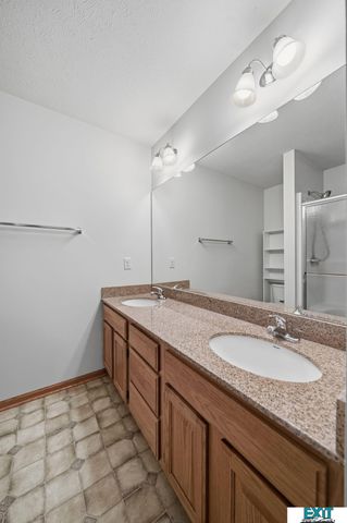 2514 Cedar Cove Road, Lincoln, NE 68507