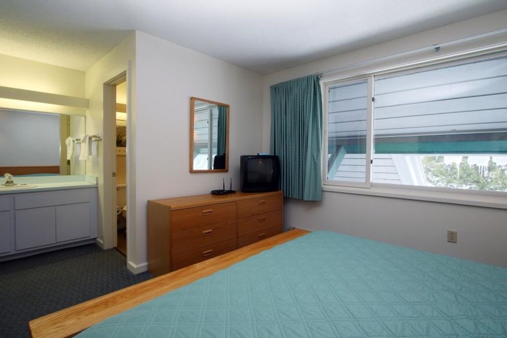 Image 8 of property listing at 185 Village Green Dr Unit 8D, Stowe, VT 05672