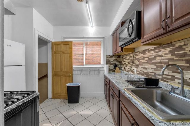 5125 Middlesex Street, Dearborn, MI 48126
