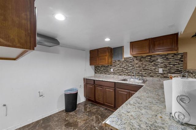 5125 Middlesex Street, Dearborn, MI 48126