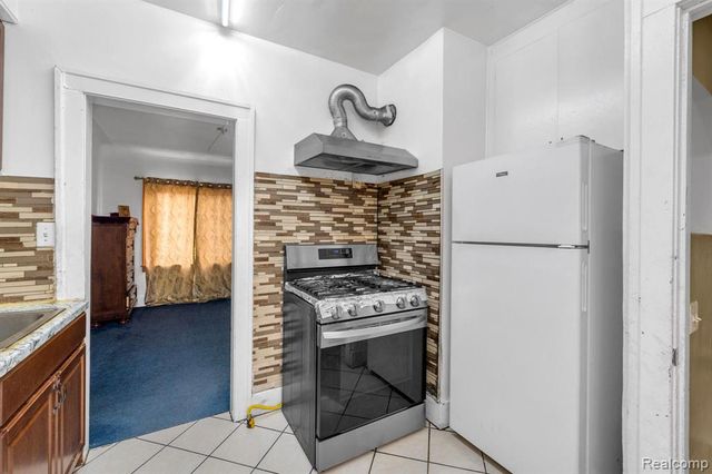 5125 Middlesex Street, Dearborn, MI 48126