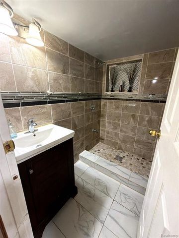 5125 Middlesex Street, Dearborn, MI 48126