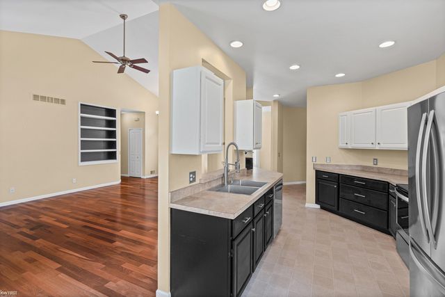 9484 Aspen View Drive, Grand Blanc, MI 48439